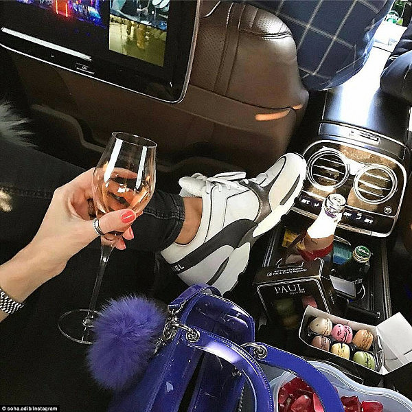 八一八澳洲富二代的奢侈生活！网上炫富已成风！钻石香槟都只是标配！私人飞机随手就有！（组图） - 14