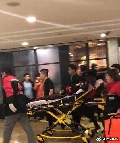 北京西单购物商场有人持械行凶，至少1死12伤！刀匪当场被捕（组图） - 2