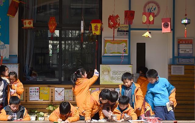 “个性”寒假作业愁坏了家长 一年级小学生读《红楼梦》靠谱吗