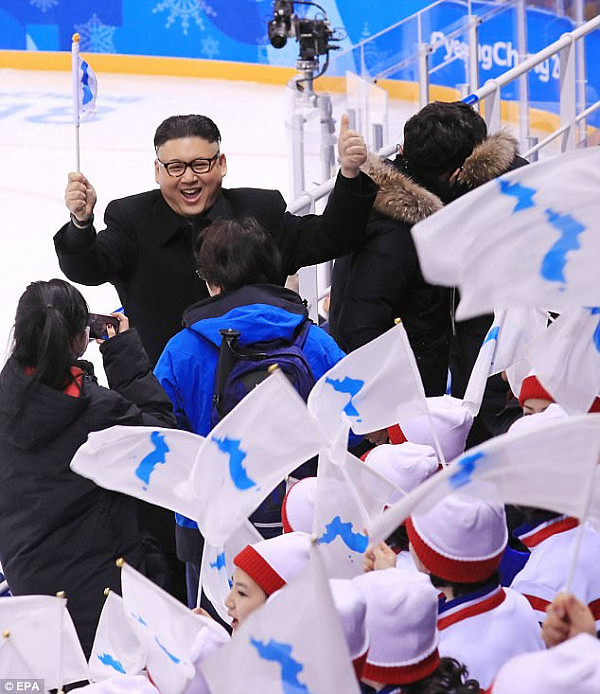 澳洲山寨金正恩乱入平昌冬奥！朝鲜美女啦啦队前耍宝，被拖出赛场！（视频+组图） - 8