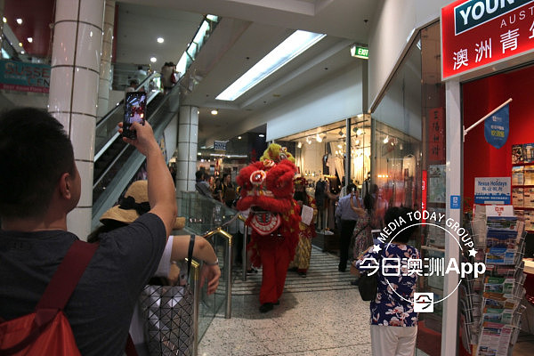 悉尼市长大年初一唐人街拜年！沿街发红包，与华人共庆狗年春节（组图） - 24
