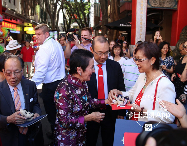 悉尼市长大年初一唐人街拜年！沿街发红包，与华人共庆狗年春节（组图） - 23