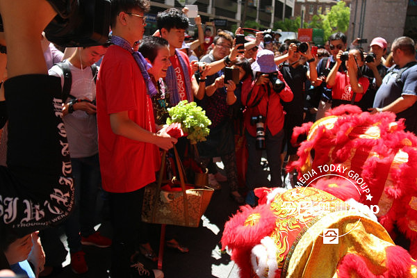 悉尼市长大年初一唐人街拜年！沿街发红包，与华人共庆狗年春节（组图） - 5