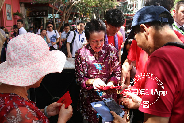 悉尼市长大年初一唐人街拜年！沿街发红包，与华人共庆狗年春节（组图） - 12