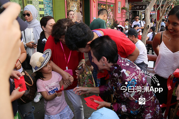 悉尼市长大年初一唐人街拜年！沿街发红包，与华人共庆狗年春节（组图） - 14