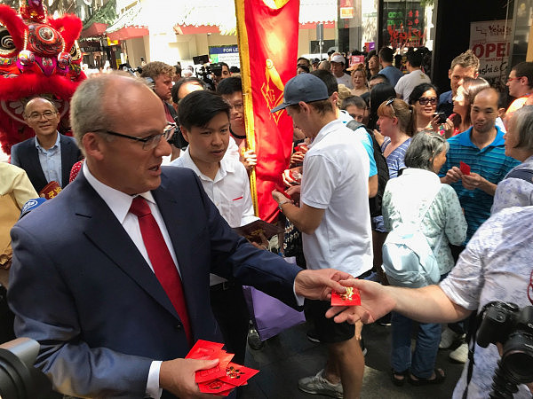  新州州长及反对党领袖访华埠拜年（图） - 3