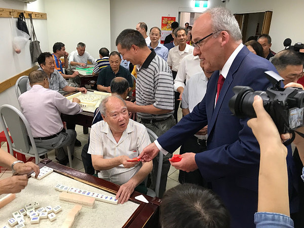  新州州长及反对党领袖访华埠拜年（图） - 5
