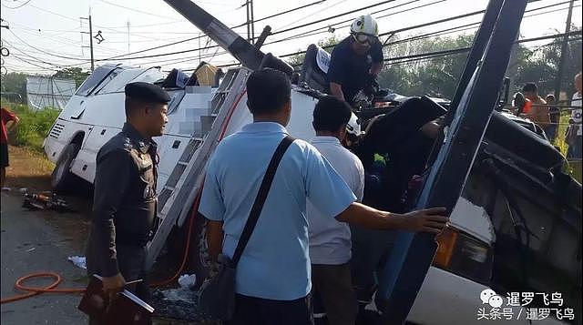 泰国满载35名中国游客大巴车祸 1死17伤