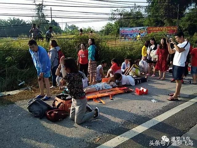 泰国满载35名中国游客大巴车祸 1死17伤
