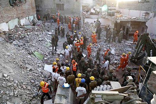 印度一餐厅换煤气引起爆炸，婚宴现场被炸成废墟致18人死亡 - 1