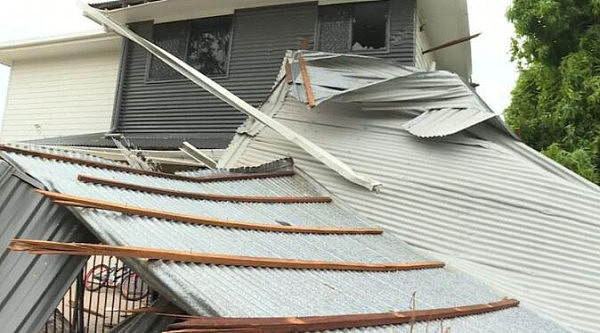“比Debbie飓风还严重” 昆州多地出现狂风暴雨！3万多户居民断电 大量房屋受损（图） - 5