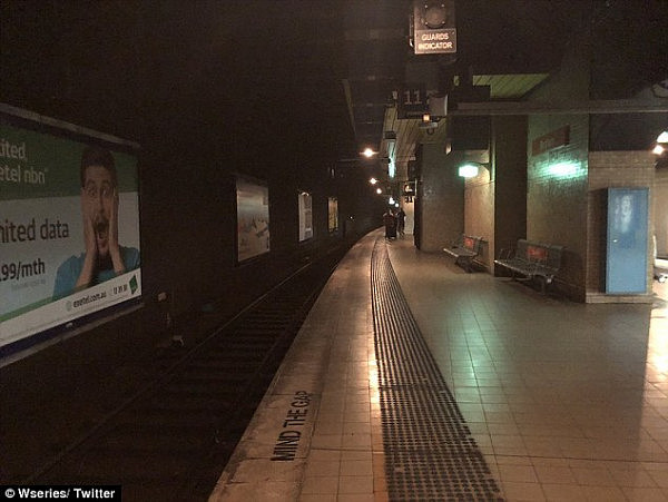 悉尼城铁又双叒叕瘫痪！中央车站电力供应中断 列车大面积延误（图） - 1