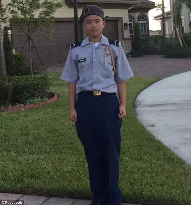 15岁华裔少年盖美国国旗军礼下葬，却被中国网民使劲黑 - 3
