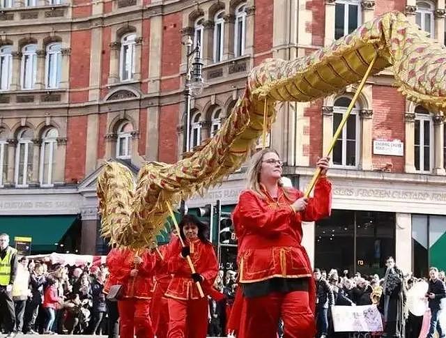 英国景区搞中国春节活动惨不忍睹，遭当地人狂怼：花钱就看这些？