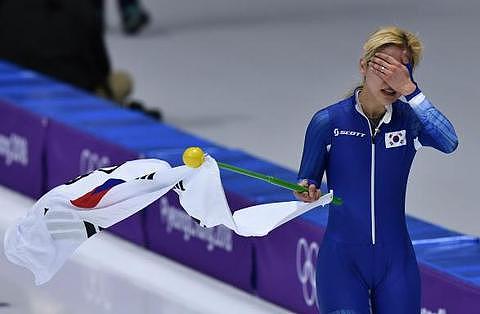 冬奥会再现惊人一幕，韩选手拿下银牌后现场跪地痛哭道歉 - 2