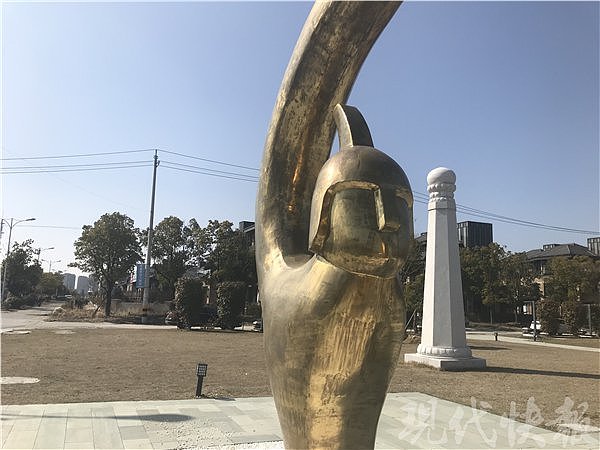 尴尬！扬州一公园“伏羲女娲”雕塑为男人造型（图） - 2