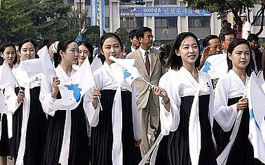 脱北者：曝朝鲜啦啦队被迫当“性奴”，为朝鲜高官提供性服务（视频 / 组图） - 19