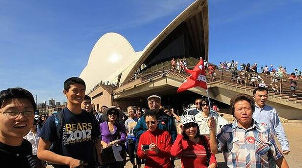壕！中国游客在澳一年消费$100亿！每天花$3000购物 这三大购物中心最常去... - 3