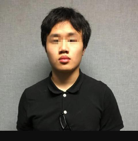 美国华裔高中生携枪上学被捕，其父喊冤：带枪是为了保护同学 - 1