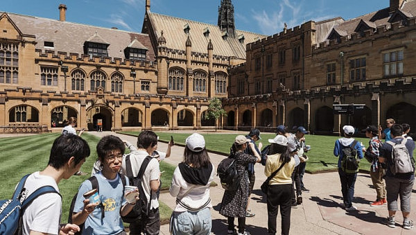 澳中国留学生激增却面临困局！ 亚洲学生蜂拥澳洲大学，因为有了它校长乐开了花！ - 1