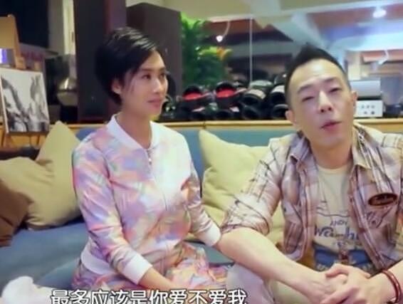 黄贯中抱怨老婆朱茵 从来不问我爱不爱她 而是问你觉得哪件好看