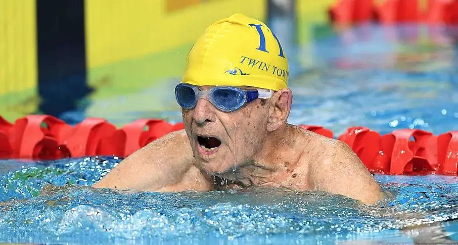 今天！澳洲一场比赛刷爆全球！99岁大爷打破男子50米自由泳世界记录！！ - 2
