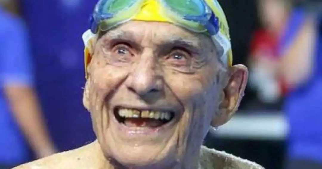 今天！澳洲一场比赛刷爆全球！99岁大爷打破男子50米自由泳世界记录！！ - 30