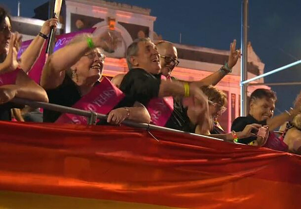 现场直播！同性恋大游行40周年嗨翻悉尼，50万人涌上街头围观型男美女，华人方阵闪亮登场！（视频 / 组图） - 42
