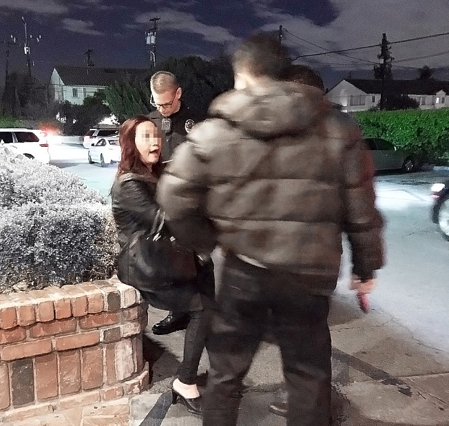 恐怖！华裔女子被当街抢包、拖行数米远，多名亚裔一旁漠视…视频刷爆朋友圈（视频） - 2