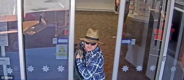 49DFEC9100000578-5463605-A_semi_disguised_man_in_a_straw_hat_was_caught_on_CCTV_robbing_t-a-18_1520258611691.jpg,0