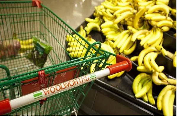 因为一张香蕉照片澳洲超市Woolworths惹众怒！网友猛批：“这TM是什么鬼！” - 6