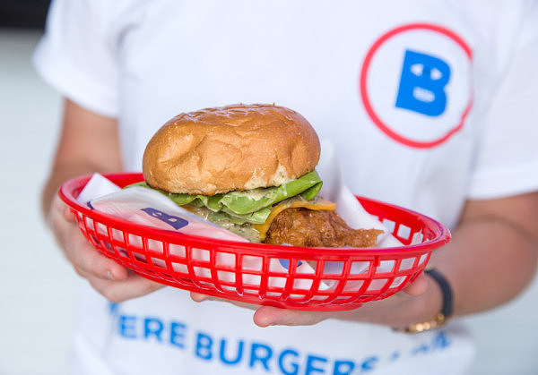 买不到鼎鼎有名的In-N Out汉堡可以来Burgerhood！精选牛颈肉和培根，面包有牛奶般的口感！ - 2