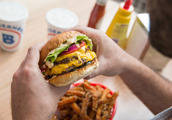 买不到鼎鼎有名的In-N Out汉堡可以来Burgerhood！精选牛颈肉和培根，面包有牛奶般的口感！ - 8