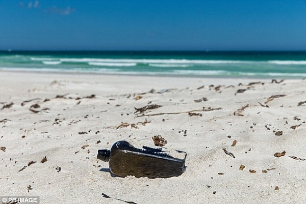 漂洋过海来看你！澳洲发现世上最古老漂流瓶，为了与你相遇，它已等了132年！ - 1