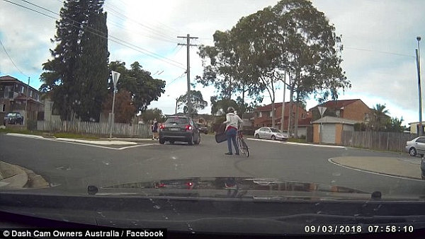 悉尼亚裔女司机撞倒自行车！视频在网上引发网友大争吵！到底谁的错？（视频） - 5