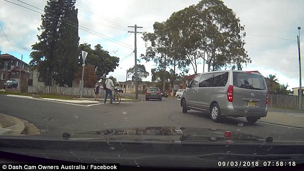 悉尼亚裔女司机撞倒自行车！视频在网上引发网友大争吵！到底谁的错？（视频） - 6