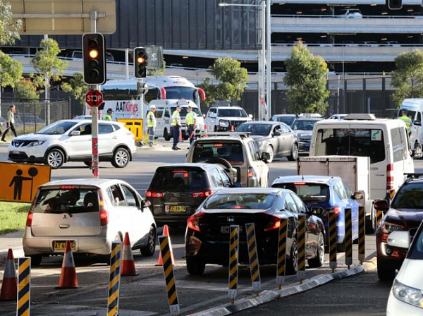 国际大“堵”市！悉尼机场周边道路秒变“停车场” 道路施工加剧交通堵塞 - 1