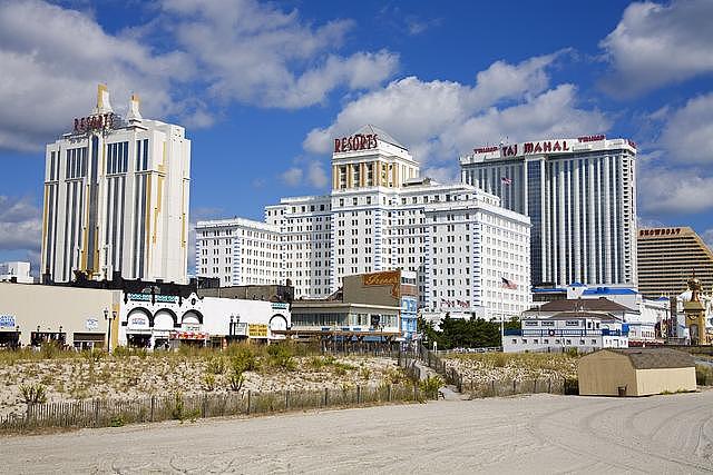 世界最豪华赌城：25亿建的赌场2年倒闭，今没落为濒临破产的空城