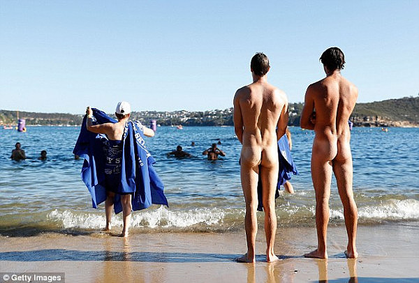 辣眼睛！数百名裸体男女齐聚悉尼港！一丝不挂香艳无比！而他们却是为了一件好事。。。 - 3