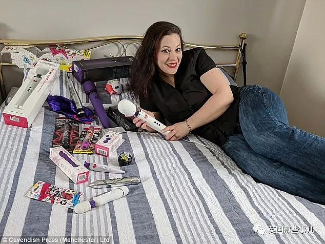 3000个情趣玩具，每周高潮20次，躺着赚钱她做到了（组图） - 10