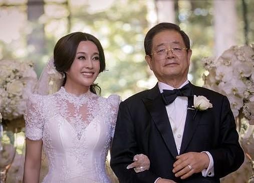 刘晓庆曾经历4段婚姻，却为什么没有生孩子？其间原因有些同情