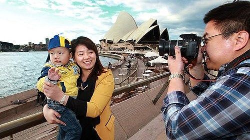中国游客在澳疯狂“剁手” 1年之内花掉104亿刀 排名全澳第一！ - 3