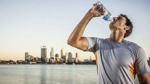 专家警告：几乎所有瓶装水都有问题！93%含多种污染物！澳洲多个知名品牌在列 - 2