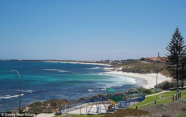 4A338AAD00000578-0-A_shark_warning_has_been_issued_for_Perth_beaches_after_two_peop-m-31_1521074133464.jpg,0