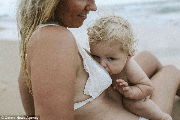 超吸睛！澳洲海滩惊现14名裸体少妇 集体喂奶照红遍网络（组图） - 2