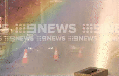 悉尼内西区发生水管爆裂！水柱一度高达20米 事发地出现绚烂彩虹（组图） - 6
