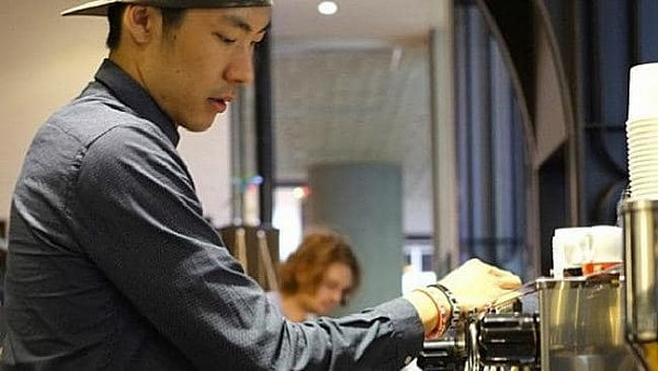 超励志！澳洲华裔小哥从“下岗”IT男变身连锁店老板 每年卖出50万杯咖啡 - 2