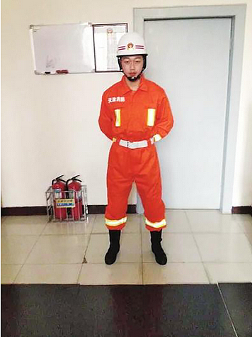 天津港牺牲消防员母亲产子遭网友恶毒攻击，消防局官微怒斥 - 1