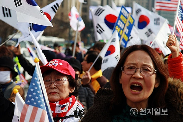 韩国万人集会高喊