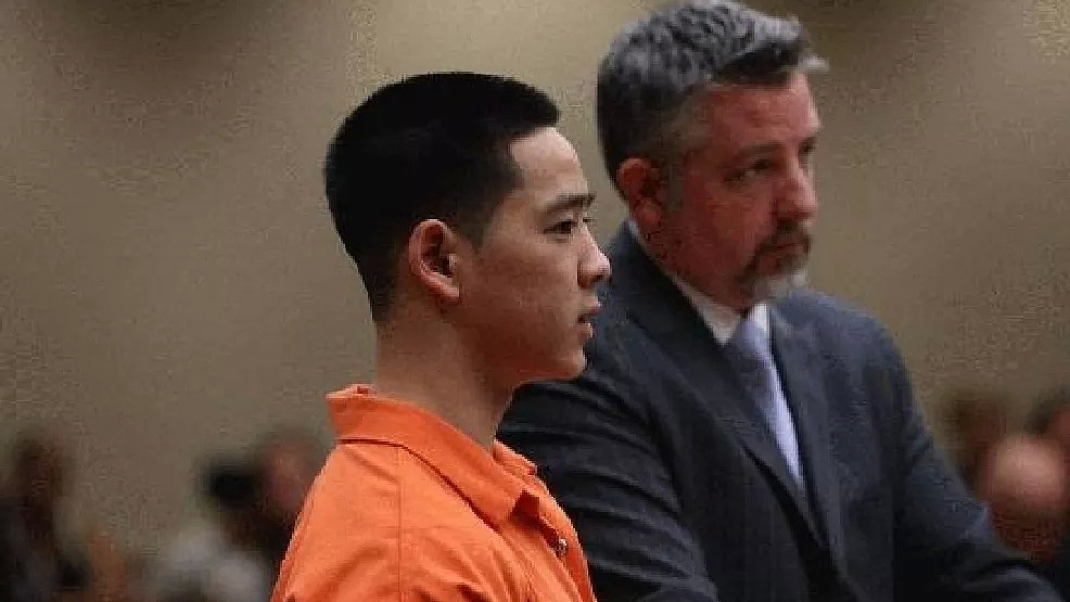 19岁华裔富二代连开数枪杀死父亲，法官却将他当庭释放！陪审团4人落泪，谜团重重... - 21